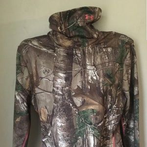 NWOT Under Armour Evo Scrunch Neck